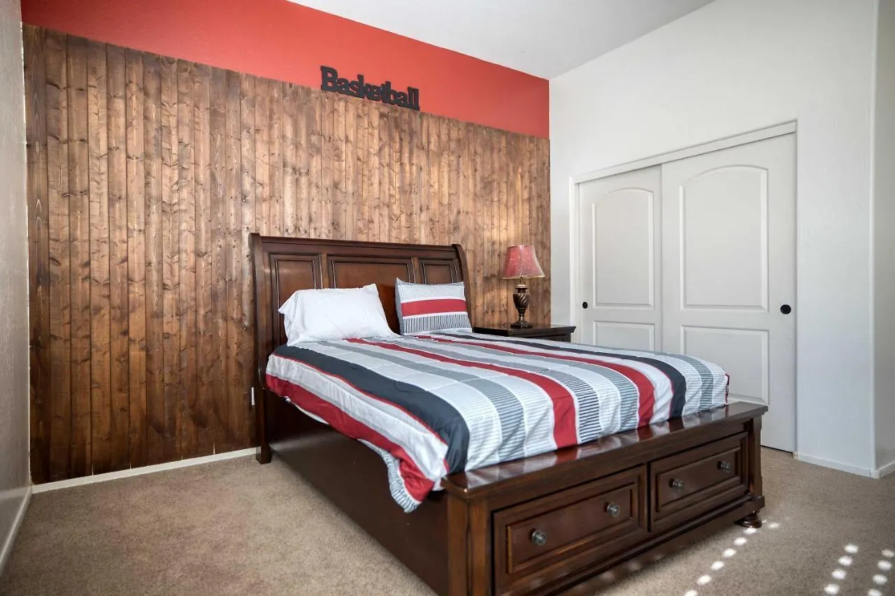 Holiday home Modern Paradise: King Bed + Ev Charger +Pool Table Goodyear United States