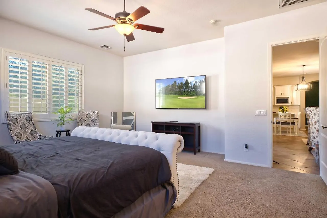 Modern Paradise: King Bed + Ev Charger +Pool Table Goodyear Holiday home