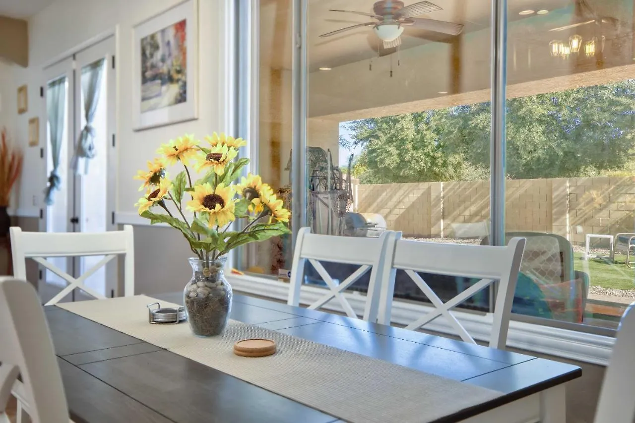 Modern Paradise: King Bed + Ev Charger +Pool Table Goodyear Holiday home